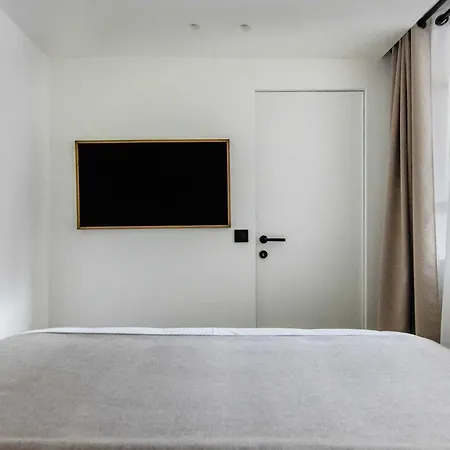 Апартаменты Magnificent -1br-4p- Canal Saint-martin