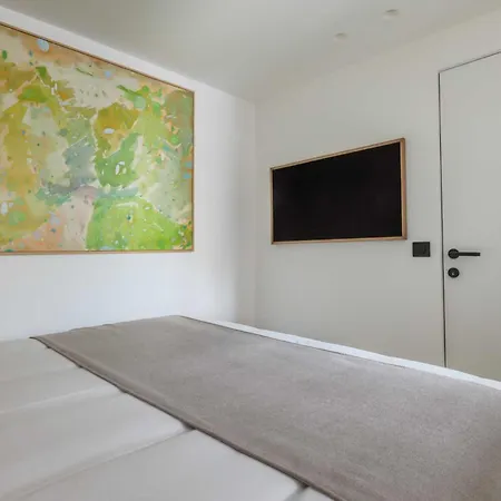 Magnificent -1br-4p- Canal Saint-martin Париж